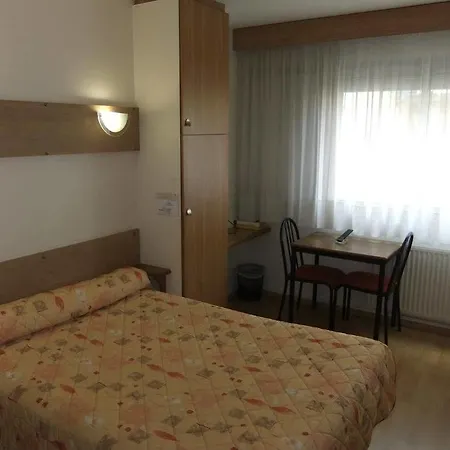 Greet Centre Gare מלון 2*